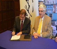 TPS y Fundación Lukas firman convenio para difundir la obra de Renzo Pecchenino TPS y Fundación Lukas firman convenio para difundir la obra de Renzo Pecchenino