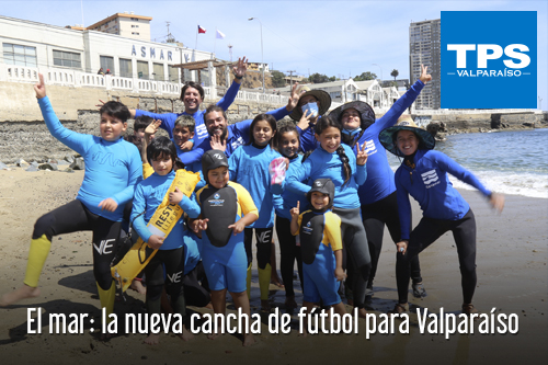 El mar: la nueva cancha de fútbol para Valparaíso