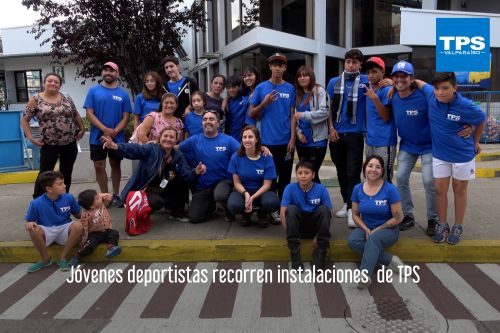 Jóvenes deportistas recorren instalaciones de TPS