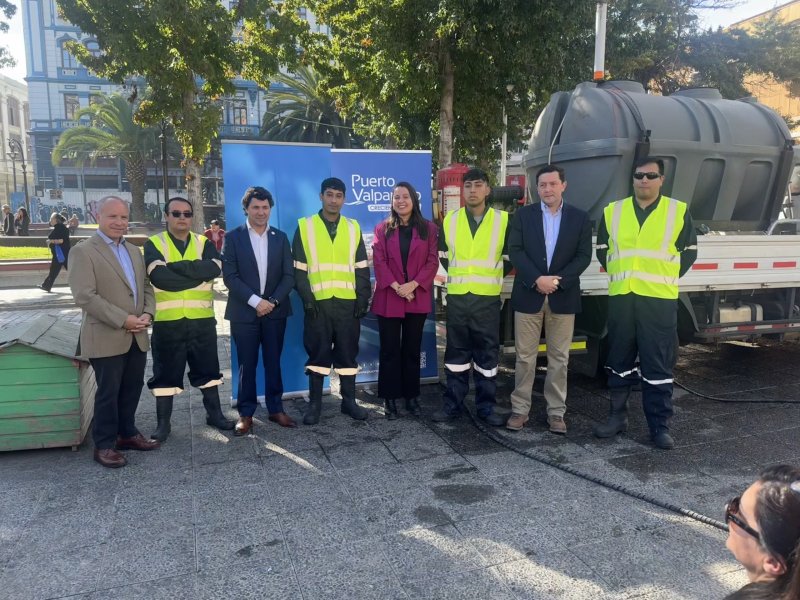 Puerto Valparaíso, TPS y TPV lanzan segundo operativo de limpieza en el Barrio Puerto